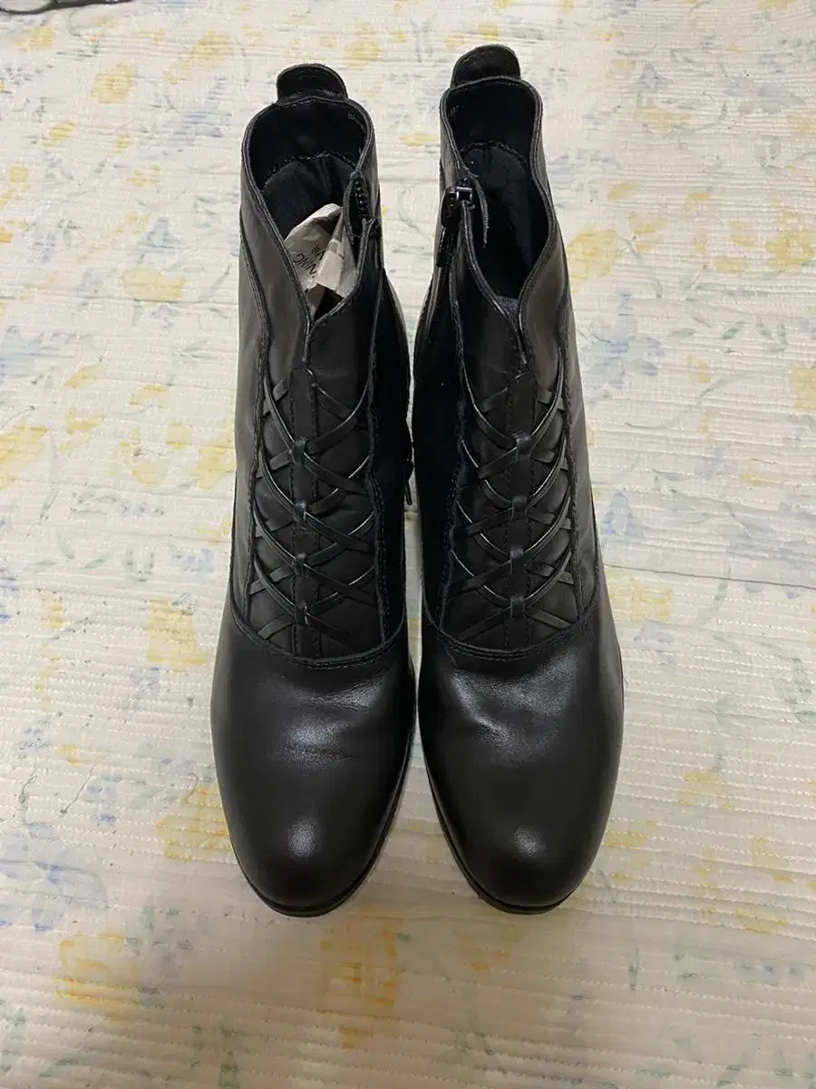 착용 0회) 빈티지스타일 레더 앵클부츠 245 (US size 7 1/2